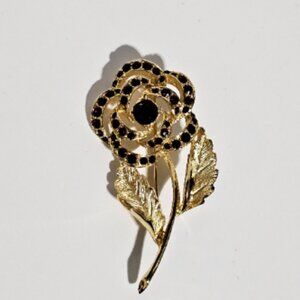 Vintage Gold Rose Brooch with Black Crystal Accents - Elegant Jewelry Accessory